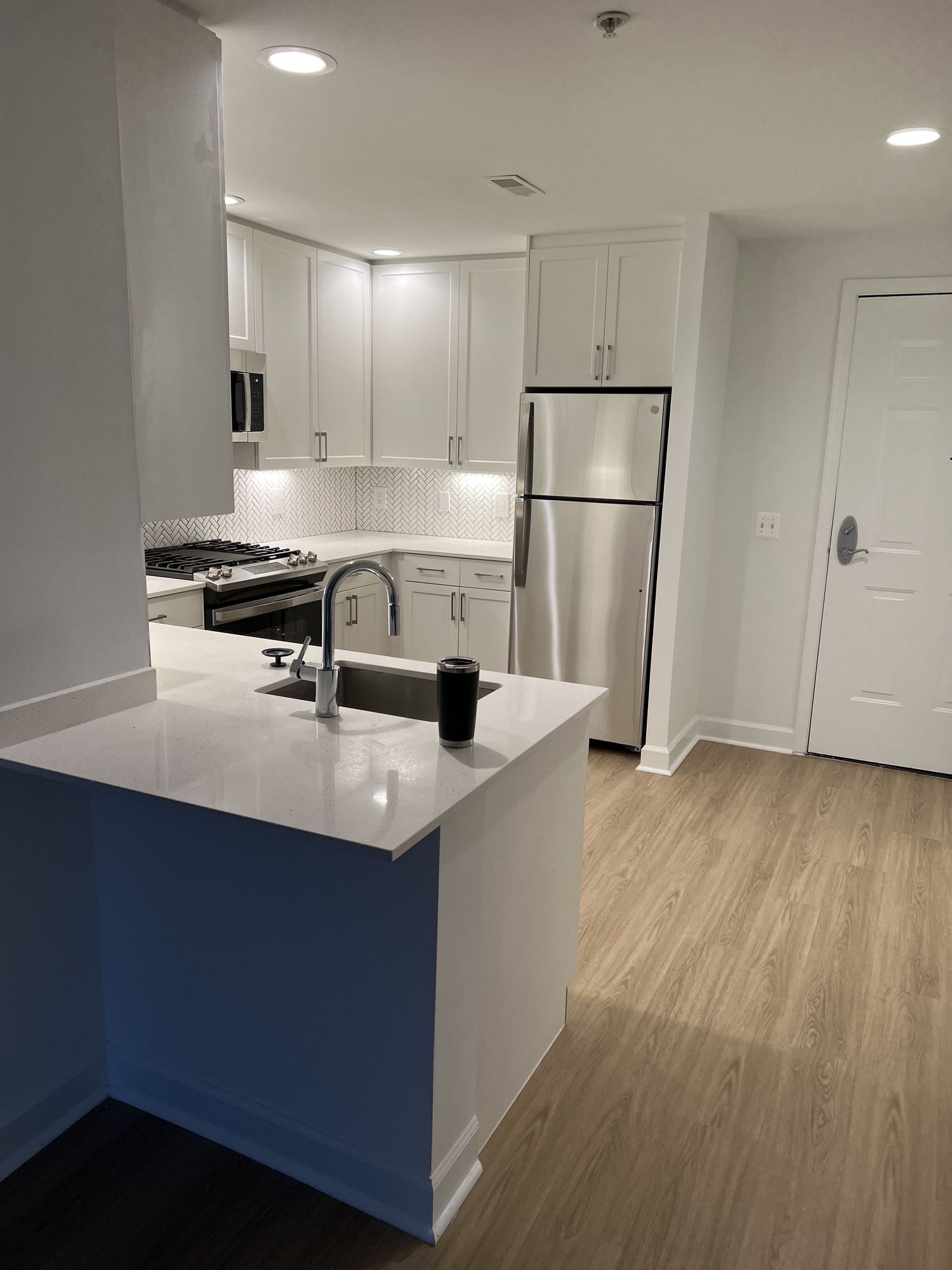 1800 Oak renovated kitchen with white shaker cabinets and quartz counters